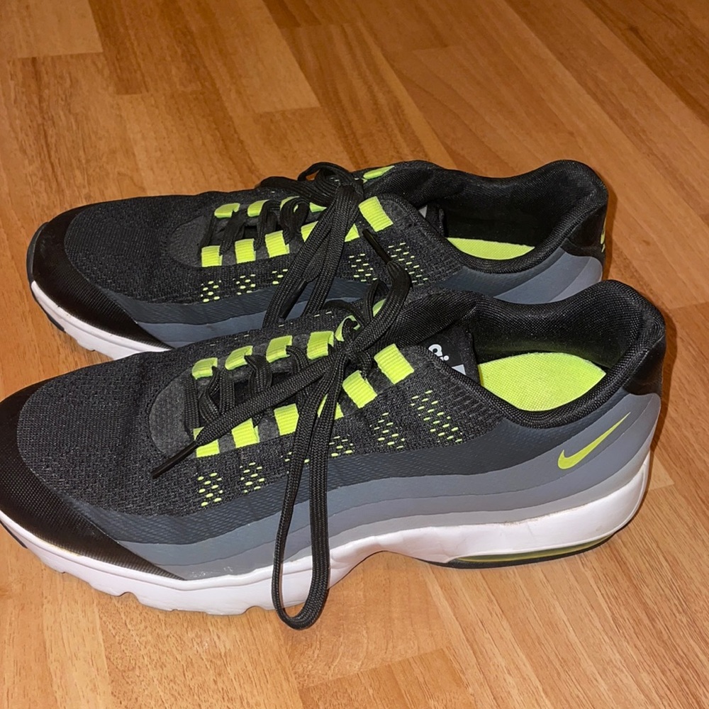 Nike Air Max Sneakers black/neon